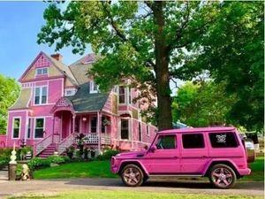 Menginap di Istana Barbie, Bukan Hanya Mimpi Menginap di Istana Barbie, Bukan Hanya Mimpi