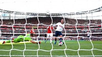 Gelandang Tottenham Christian Eriksen secara konstan mengancam pertahanan Arsenal dalam hasil 2-2. Eriksen mengejutkan tim tuan rumah dengan golnya di menit ke-10. Foto: Julian Finney / Getty Images