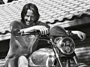 Ngeri, Keanu Reeves Punya Bekas Luka Gegara Lampu Motor Mati di Malam Hari