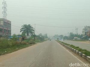 Dikepung Asap Pekat, Pesawat Kembali Tak Bisa Mendarat di Dumai Dikepung Asap Pekat, Pesawat Kembali Tak Bisa Mendarat di Dumai