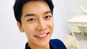 Gaya Lee Seung Gi yang Viral Karena Jajan Cenil Lupis di Jogja