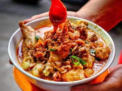 Di Bandung Bisa Jajan Cekeran Midun hingga Mie Merapi yang Membakar Lidah