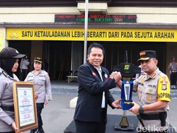 Bantu Operasi Bayi Sulit Buang Air Kecil, Polres Jakut Dapat Penghargaan