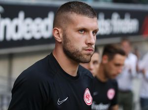 Milan dan Frankfurt Saling Meminjam, Silva Ditukar Rebic