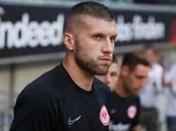Milan dan Frankfurt Saling Meminjam, Silva Ditukar Rebic