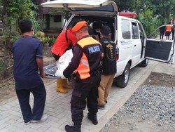 Diteriaki Ada Kereta Api Lewat, Nenek Ini Justru Berbaring di Rel