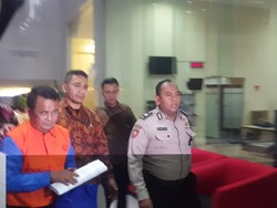 KPK Tahan 3 Tersangka Kasus Suap Bupati Bengkayang