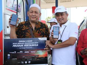 Pekerja Muda Pertamina Turun Langsung Sapa Pelanggan di SPBU Pekerja Muda Pertamina Turun Langsung Sapa Pelanggan di SPBU