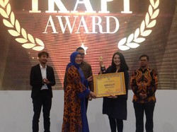 Cambuk Penulis Terbaik bagi Marchella FP