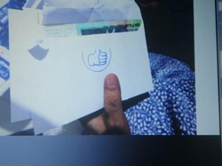 Jaksa KPK Tunjukkan Amplop Bercap Jempol di Sidang Bowo Sidik