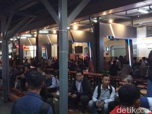Penumpang Keluhkan KRL Sempat Terganggu Tawuran di Manggarai