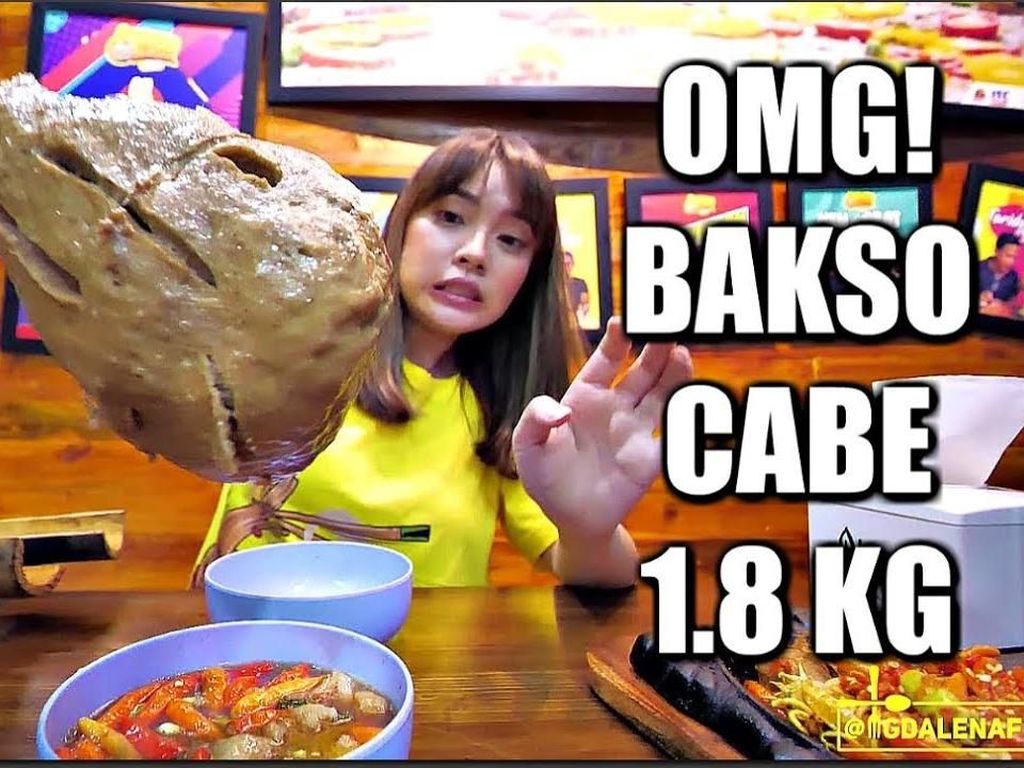 Hobi Makan Pedas, 5 YouTuber Ini Sanggup Santap Ratusan Cabai!