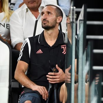Operasi Lutut Sukses, Chiellini Menepi Enam Bulan