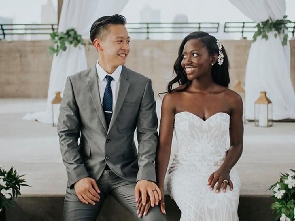 Viral, Perjuangan Pria Asia dapat Restu Orangtua untuk Nikahi Gadis Afrika Viral, Perjuangan Pria Asia dapat Restu Orangtua untuk Nikahi Gadis Afrika