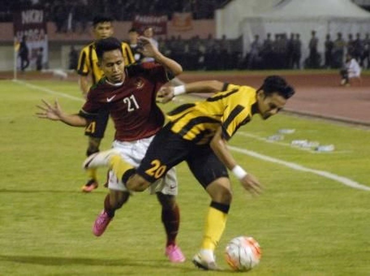 Timnas Indonesia memetik kemenangan 3-0 atas Malaysia dalam uji coba yang berlangsung di Solo pada 6 September 2016. (Foto: Agung/AFP)