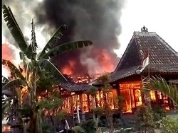 Ditinggal Pelantikan Menantu Jadi Kades, Rumah di Bojonegoro Ludes Terbakar