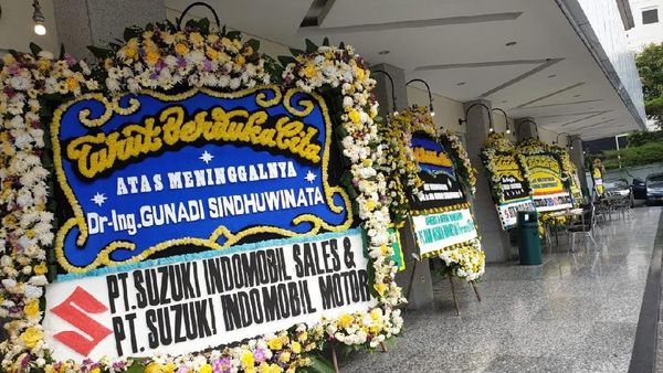 Karangan Bunga Untuk Gunadi Sindhuwinata