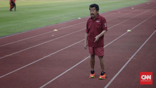 Ketua Umum Pengurus Besar Persatuan Atletik Seluruh Indonesia (PB PASI) Bob Hasan saat pemusatan latihan nasional (Pelatnas) Atletik di Stadion Madya Gelora Bung Karno, Jakarta, Selasa, 3 September 2019. PB PASI terus memberikan latihan kepada atlet-atlet atletik sebagai persiapan ajang SEA Games 2019 di Filipina.