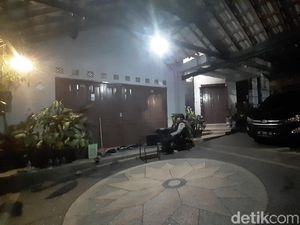 KPK Kembali Geledah Rumah Bupati Muara Enim Tersangka Suap KPK Kembali Geledah Rumah Bupati Muara Enim Tersangka Suap