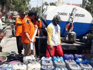 Kewalahan Tangani Kekeringan, Pemkab Brebes Kerahkan 8 Tangki Air PDAM Kewalahan Tangani Kekeringan, Pemkab Brebes Kerahkan 8 Tangki Air PDAM