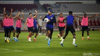 Dari rekor pertemuan, Indonesia dinilai lebih unggul dibanding Malaysia. Dari 95 pertandingan, pasukan Merah Putih, meraih kemenangan 39 kali, kalah 35, dan 21 laga lainnya berakhir imbang.