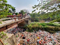 Dinas LH: Pembersihan Kali Jambe Bukan karena Viral, Tapi Tunggu Alat Berat