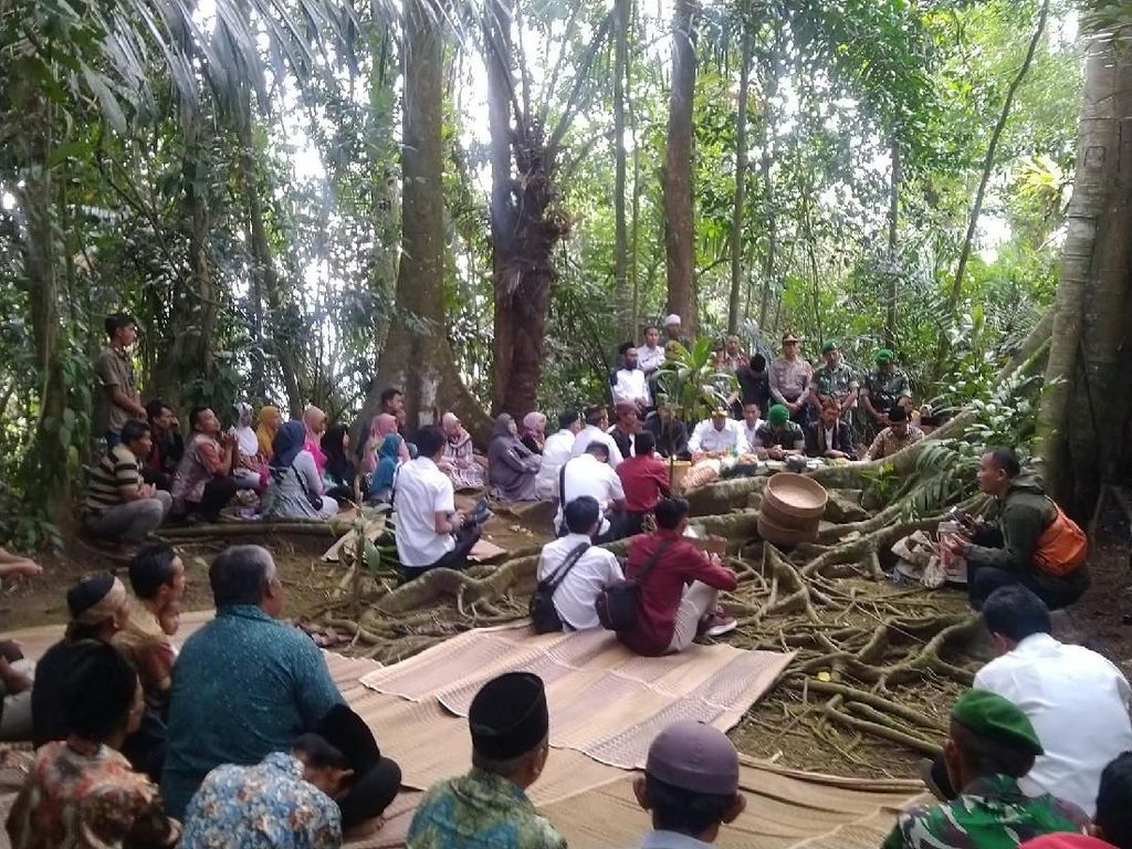 Mengenal Tradisi Hajat Bumi dari Warga Jagabaya Ciamis Mengenal Tradisi Hajat Bumi dari Warga Jagabaya Ciamis