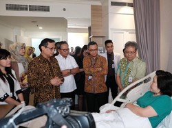 Direksi BPJS TK Jenguk Korban Kecelakaan Kerja