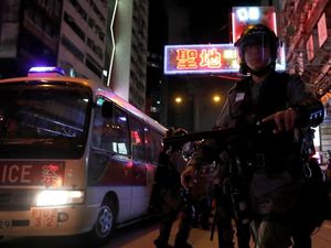 Demonstran-Polisi Hong Kong Bentrok Lagi, 2 Orang Dirawat di RS