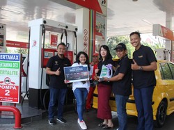 Hari Pelanggan, Pertamina Bagikan Ratusan Merchandise di SPBU Ini