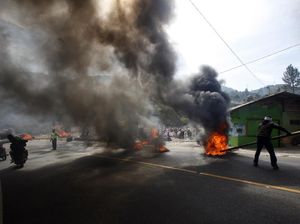 Aksi Bakar Ban Tolak Penggusuran Reda, Lalin Puncak Bogor Normal