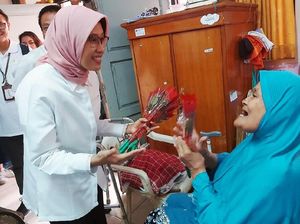 Senyum Pelanggan PLN di Panti Werda Tresna Budi