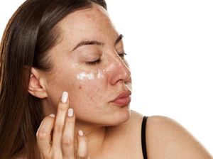 9 Penyebab Kulit Kusam dan Cara Agar Terlihat Glowing 9 Penyebab Kulit Kusam dan Cara Agar Terlihat Glowing
