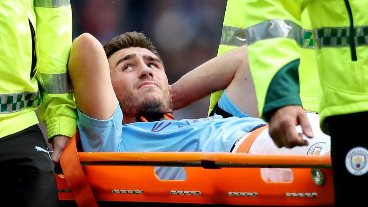 Aymeric Laporte mengalami cedera lutut dan harus dioperasi (Foto: Jon Super/Reuters)