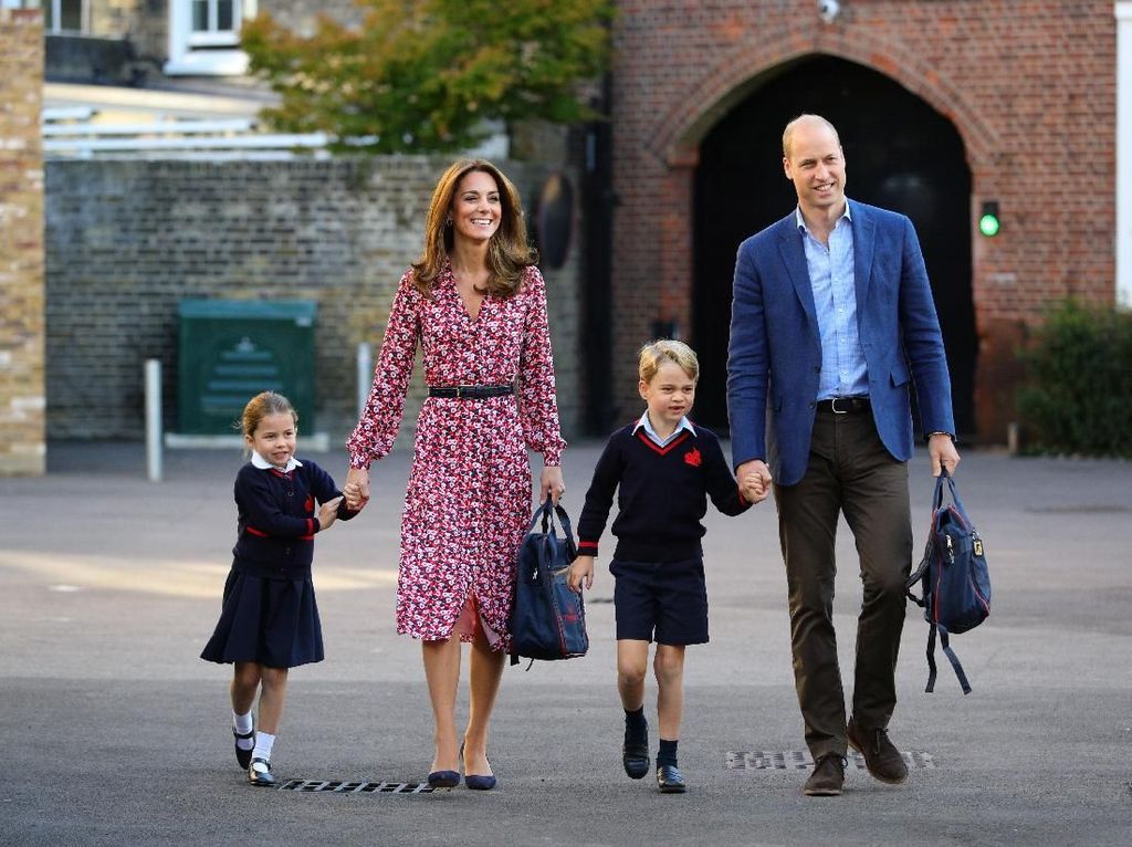 Gemasnya Putri Charlotte dan Pangeran George di Hari Pertama Sekolah