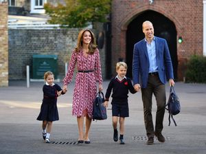 Gemasnya Putri Charlotte dan Pangeran George di Hari Pertama Sekolah Gemasnya Putri Charlotte dan Pangeran George di Hari Pertama Sekolah