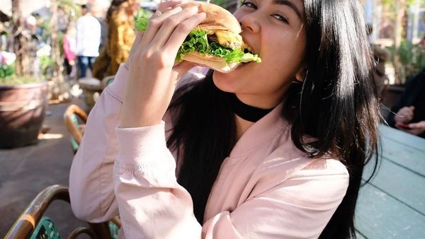Cantiknya Istri Bima Aryo, Dokter Gigi yang Suka Makanan Manis