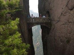 Jembatan Peri China yang Dulunya Mematikan
