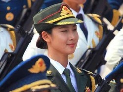 Ini Tentara Paling Cantik China yang Ternyata Mantan Model Lingerie