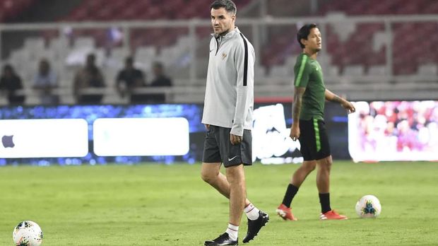 Simon McMenemy berharap Evan Dimas dan kawan-kawan bisa menjaga emosi dan tetap bermain dengan fokus.