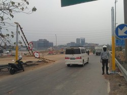 Portal Penghadang Truk di Exit Toll Kalimalang Roboh Lagi, Dishub Pasang CCTV
