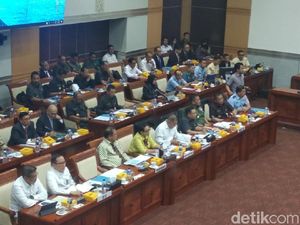 Komisi I DPR Gelar Rapat dengan Menhan-Menlu Bahas Papua Komisi I DPR Gelar Rapat dengan Menhan-Menlu Bahas Papua