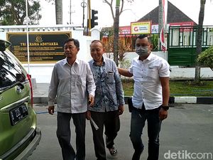 Jadi Terdakwa Korupsi, Komisioner Bawaslu Blitar Diberhentikan Sementara Jadi Terdakwa Korupsi, Komisioner Bawaslu Blitar Diberhentikan Sementara