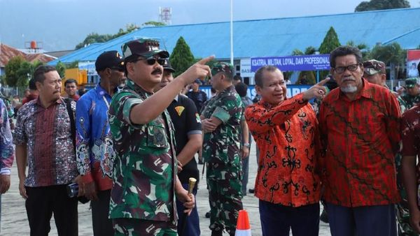 Antusias Warga Jayapura Saksikan Latihan Pasukan TNI