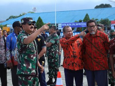 Antusias Warga Jayapura Saksikan Latihan Pasukan TNI