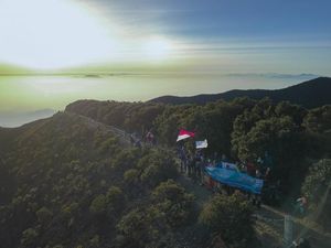 Mendaki Gunung Gede Tanpa Embel-embel Plastik