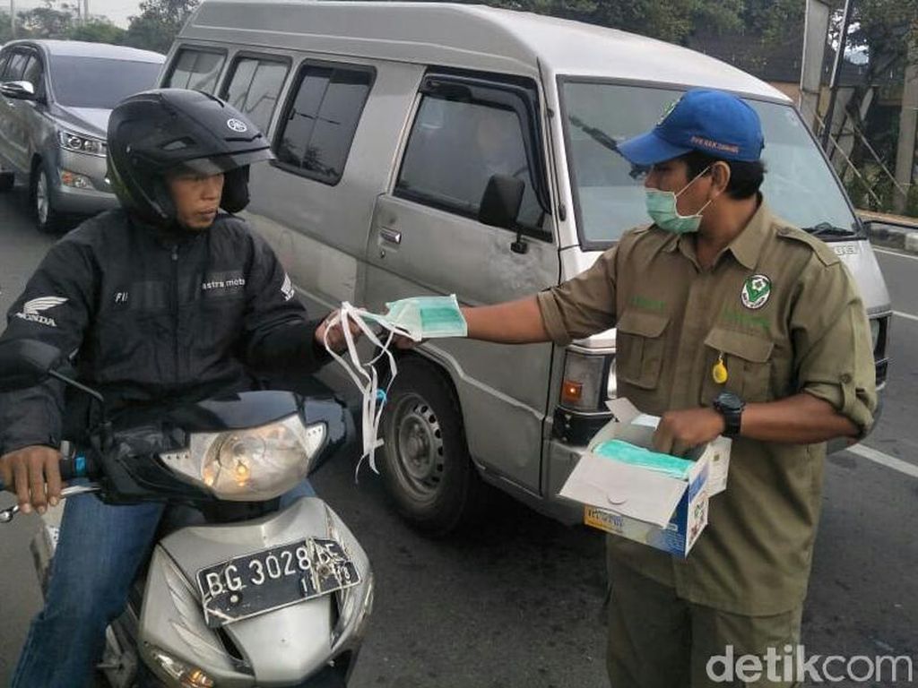 Kutang Hingga Pantyliner, Berbagai Benda Ini Dipakai Jadi Masker Polusi Kutang Hingga Pantyliner, Berbagai Benda Ini Dipakai Jadi Masker Polusi