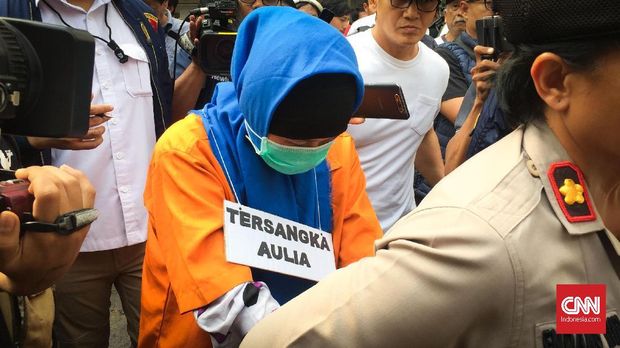 Terdakwa kasus pembunuhan ayah anak, AK, disebut memiliki motif mendapatkan harta warisan demi melunasi utang.