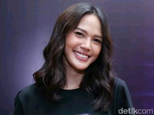 Beradegan Ciuman dengan Adipati, Della Dartyan Tak Canggung