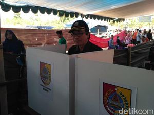 Wabup Jember Ikut Nyoblos di Pilkades Serentak